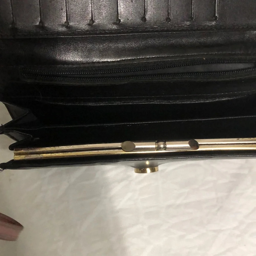 CHANEL Vintage ( Rehab) Quilted Leather Kiss Lock Wallet - Picture 8 of 12